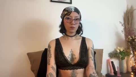 Snapshot of trinitysecrets chatting on October 23, 6:50 pm trinitysecrets online show from October 23, 6:50 pm