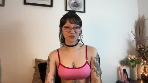 Snapshot of trinitysecrets chatting on October 29, 7:04 pm trinitysecrets online show from October 29, 7:04 pm