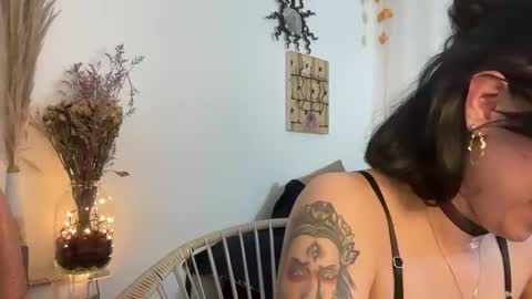 Snapshot of trinitysecrets chatting on November 10, 8:41 pm trinitysecrets online show from November 10, 8:41 pm