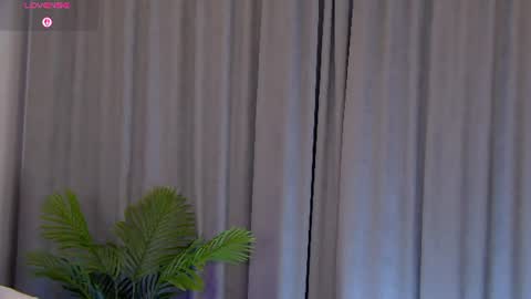 Snapshot of trishawinslet_ chatting on June 13, 5:33 pm Trisha online show from June 13, 5:33 pm