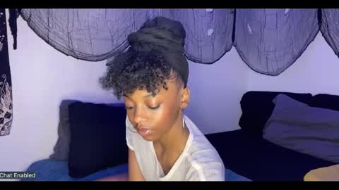 Snapshot of trixie_luv chatting on September 18, 12:40 pm trixie_luv online show from September 18, 12:40 pm