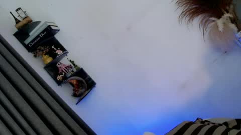 Snapshot of trixie_moore chatting on July 6, 5:04 am trixie_moore online show from July 6, 5:04 am