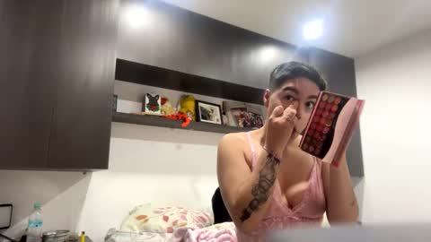 Snapshot of trixie_tangg chatting on January 14, 2:29 am Kitty online show from January 14, 2:29 am