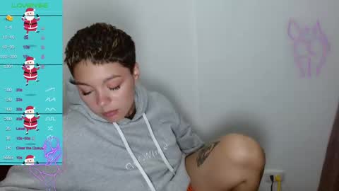 Snapshot of trixie_tangg chatting on January 28, 2:32 am Kitty online show from January 28, 2:32 am