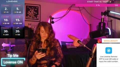Snapshot of trixiedivine chatting on March 27, 12:27 am Trixie Divine online show from March 27, 12:27 am