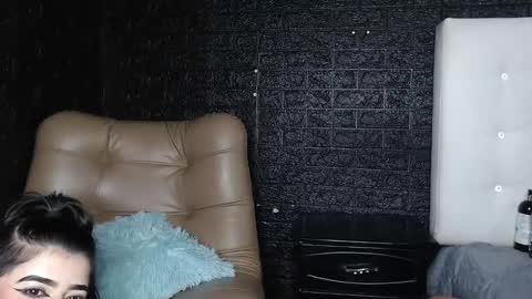 Snapshot of trixxiee_ chatting on February 18, 1:54 am trixxiee_ online show from February 18, 1:54 am