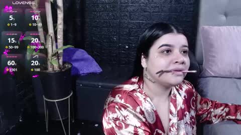 Snapshot of trixxiee_ chatting on October 9, 10:02 am trixxiee_ online show from October 9, 10:02 am