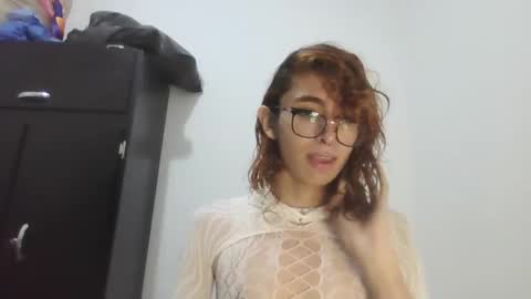 Snapshot of trixy_roses chatting on December 20, 9:50 pm Trixy Rose online show from December 20, 9:50 pm