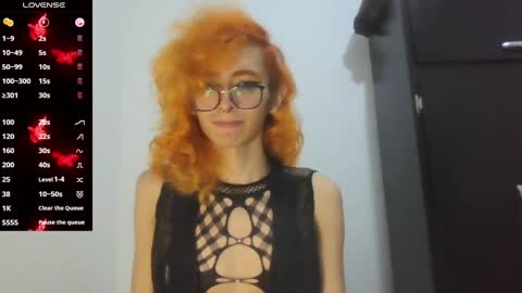 Snapshot of trixy_roses chatting on January 14, 11:37 pm Trixy Rose online show from January 14, 11:37 pm