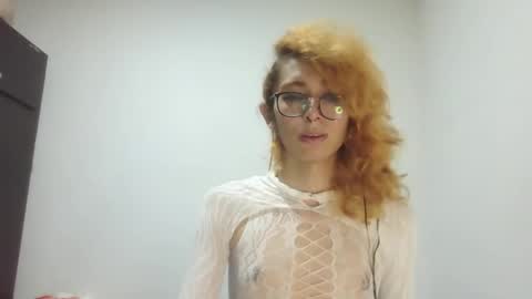 Snapshot of trixy_roses chatting on March 9, 9:25 pm Trixy Rose online show from March 9, 9:25 pm