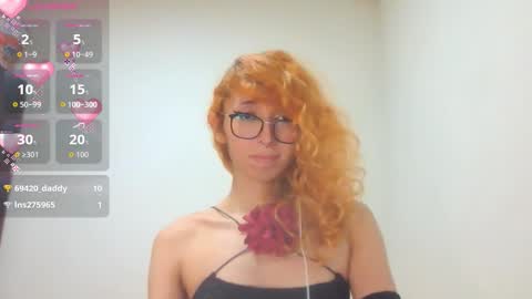 Snapshot of trixy_roses chatting on November 24, 6:18 pm Trixy Rose online show from November 24, 6:18 pm