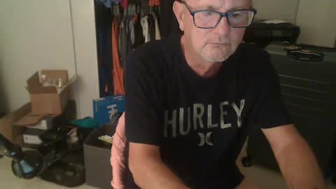 Snapshot of troffer1020 chatting on December 18, 2:53 am Troffer online show from December 18, 2:53 am
