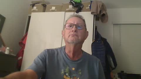 Snapshot of troffer1020 chatting on October 14, 3:40 am Troffer online show from October 14, 3:40 am