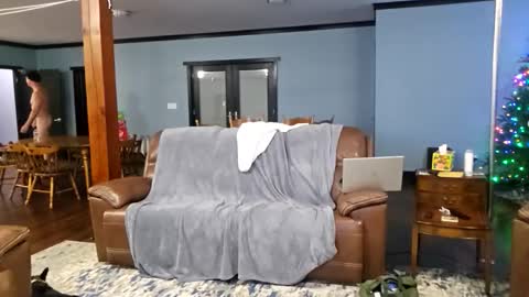 Snapshot of trojanswingers chatting on November 28, 5:43 am trojanswingers online show from November 28, 5:43 am