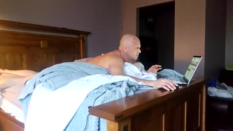 Snapshot of trojanswingers chatting on December 15, 6:12 pm trojanswingers online show from December 15, 6:12 pm