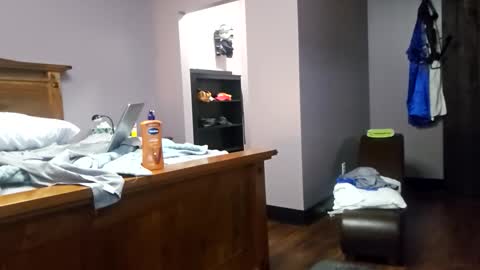 Snapshot of trojanswingers chatting on December 16, 6:18 am trojanswingers online show from December 16, 6:18 am