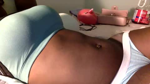 Snapshot of tropicalebonyx chatting on December 14, 1:05 pm Tropical Ebony online show from December 14, 1:05 pm