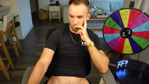 Snapshot of troy_greenxo chatting on May 2, 9:42 pm Troy Green online show from May 2, 9:42 pm