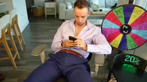 Snapshot of troy_greenxo chatting on May 8, 9:42 pm Troy Green online show from May 8, 9:42 pm