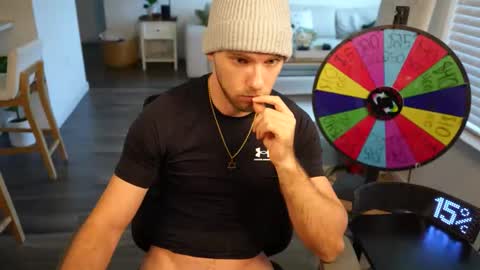 Snapshot of troy_greenxo chatting on May 14, 9:43 pm Troy Green online show from May 14, 9:43 pm