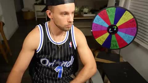 Snapshot of troy_greenxo chatting on May 18, 4:07 am Troy Green online show from May 18, 4:07 am