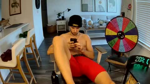 Snapshot of troy_greenxo chatting on May 22, 9:20 pm Troy Green online show from May 22, 9:20 pm