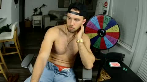 Snapshot of troy_greenxo chatting on May 31, 2:42 am Troy Green online show from May 31, 2:42 am
