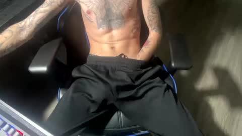 Snapshot of truenorthheavy chatting on February 6, 11:41 pm Leo online show from February 6, 11:41 pm