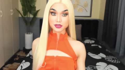 Snapshot of ts_elijah chatting on December 17, 12:01 am Saskia online show from December 17, 12:01 am