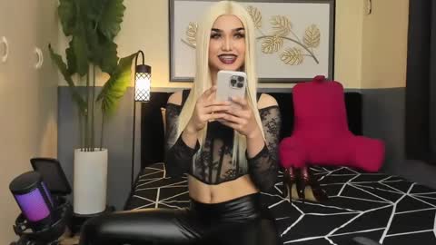 Snapshot of ts_elijah chatting on February 7, 2:40 am Saskia online show from February 7, 2:40 am