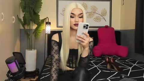 Snapshot of ts_elijah chatting on February 7, 5:41 am Saskia online show from February 7, 5:41 am