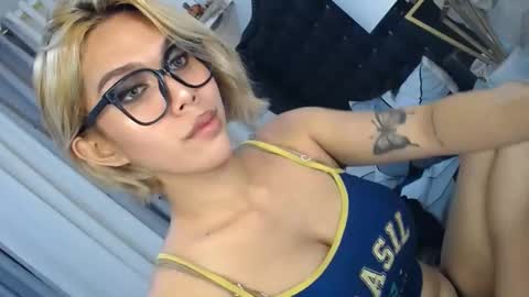 Snapshot of ts_tatiana chatting on October 5, 7:23 pm billie online show from October 5, 7:23 pm