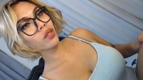 Snapshot of ts_tatiana chatting on October 13, 10:54 pm billie online show from October 13, 10:54 pm