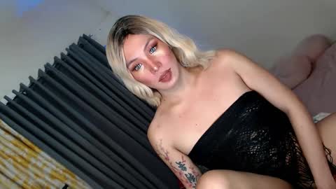 Snapshot of tsgirl_julian69 chatting on May 15, 8:16 pm Julian online show from May 15, 8:16 pm