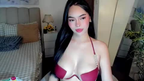 Snapshot of tspearlofasia chatting on April 25, 3:09 pm Graciella online show from April 25, 3:09 pm