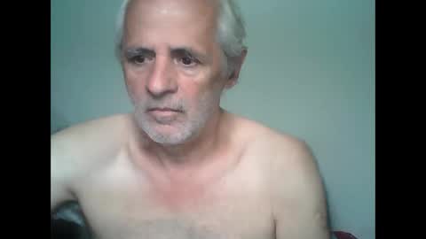 Snapshot of tuamigo8a chatting on December 4, 10:57 am Siveomeves online show from December 4, 10:57 am