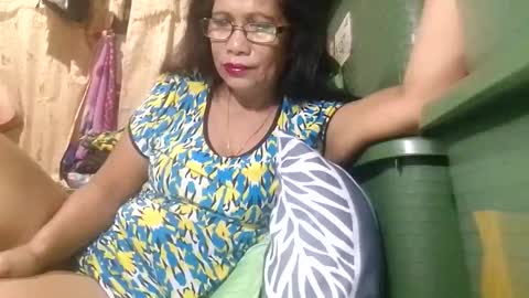 Mae online show from February 25, 9:24 pm