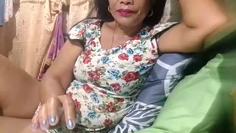 Mae online show from April 14, 10:27 pm