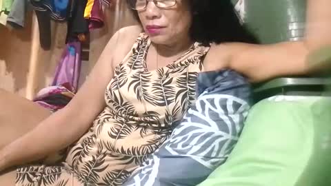 Snapshot of tuchmegently chatting on May 11, 10:40 pm Mae online show from May 11, 10:40 pm