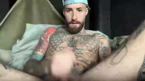 Snapshot of tuhands chatting on November 22, 1:32 pm Tuhands online show from November 22, 1:32 pm