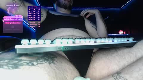 Snapshot of tuxedomasc95 chatting on December 21, 12:29 am Alfie online show from December 21, 12:29 am