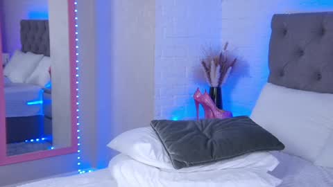 Hallie online show from January 16, 1:27 am