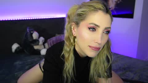 MayCarrey online show from December 22, 10:25 pm