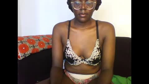 Snapshot of twerking_cheek_1 chatting on December 31, 5:55 am Alma online show from December 31, 5:55 am