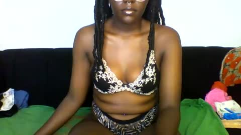 Snapshot of twerking_cheek_1 chatting on December 31, 4:46 pm Alma online show from December 31, 4:46 pm