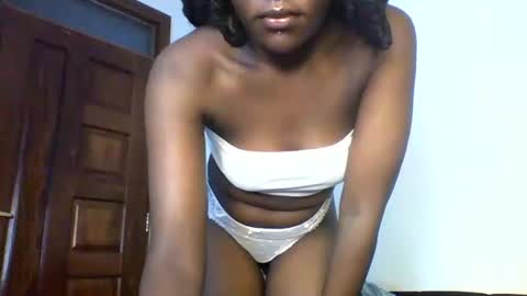 Snapshot of twerking_cheek_1 chatting on January 3, 3:27 am Alma online show from January 3, 3:27 am