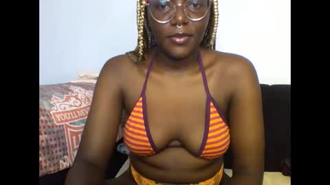 Snapshot of twerking_cheek_1 chatting on February 9, 7:19 pm Alma online show from February 9, 7:19 pm