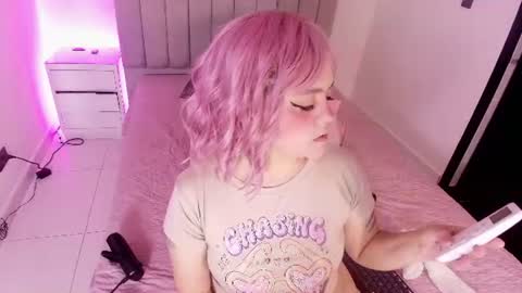 Twiggy online show from July 8, 3:11 am
