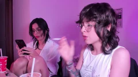 Snapshot of twilightmuses chatting on December 2, 10:16 pm Eve Lili online show from December 2, 10:16 pm