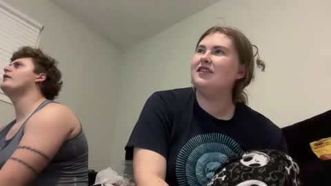 twinfl4m3ss online show from December 18, 5:46 am